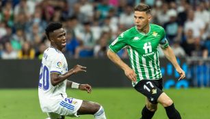 Real Madrid y Betis jugando partido de LaLiga en el Santiago Bernabéu