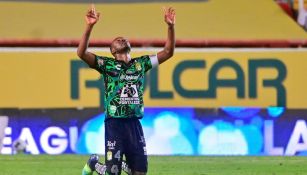  Andres Mosquera en festejo en el Estadio Victoria