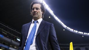 Solari saliendo del Estadio Azteca