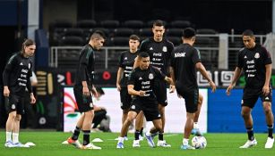 Selección Mexicana entrenando en pasto sintético del AT&T Stadium