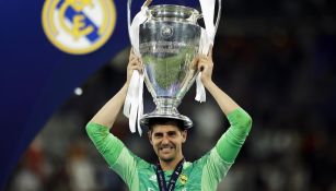 Thibaut Courtois celebra el decimocuarto título de Champions con el Real Madrid