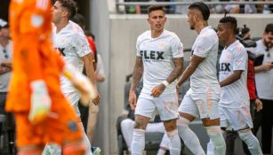 Jugadores del LAFC, en festejo de gol