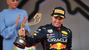 Checo Pérez celebrando su triunfo en el GP de Mónaco