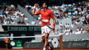 Novak Djokovic jugando contra el argentino Diego Schwartzman