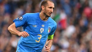 Giorgio Chiellini  en acción con Italia