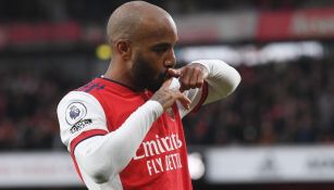 Alexandre Lacazette celebró con Arsenal