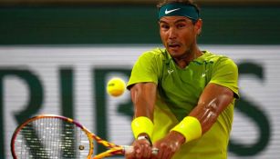 Rafael Nadal durante su partido de semifinales en el Abierto de Francia