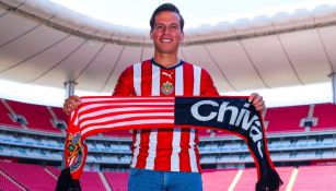 Oso González en su presentación con Chivas