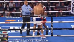 Berlanga intenta morder a Angulo sobre el ring