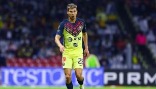 Mauro Lainez durante un partido con América