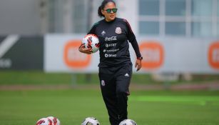 Mónica Vergara durante entrenamiento con el Tri