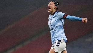 Jennifer Hermoso celebrando un gol con España