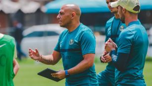 Ángel Villacampa durante un entrenamiento con América