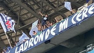 Rayados: Aficionado puso en riesgo su vida en el BBVA