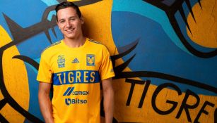 Florian con la nueva playera de Tigres