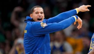 Juan Toscano-Anderson celebra con los Golden State Warriors