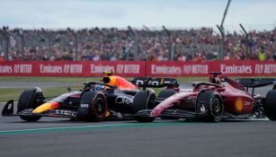 Checo Pérez en la batalla con Leclerc