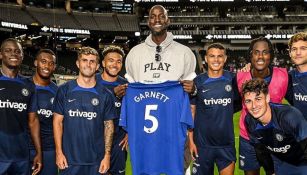 Kevin Garnett con los jugadores del Chelsea