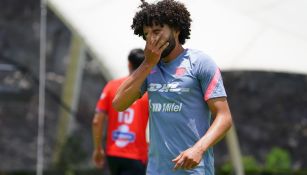 'Chino' Huerta reacciona durante entrenamiento con Pumas