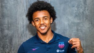 Jules Koundé en su llegada al Barcelona 