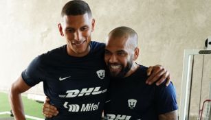 Dani Alves e Higor Meritao en Pumas