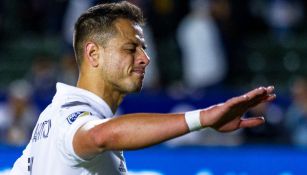 Chicharito ha sido criticado por su acción con el niño