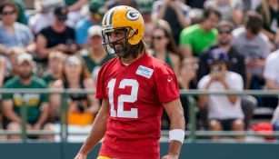 Aaron Rodgers entrenando con los Green Bay Packers