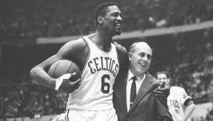 Bill Russell durante un partido con los Celtics