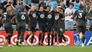 Jugadores de la MLS celebran gol de Carlos Vela