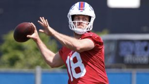 Case Keenum en las practicas con los Bills