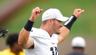 Mitch Trubisky en un entrenamiento con Steelers