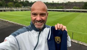 Luis García en la Cantera de Pumas