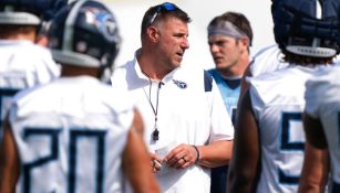 Mike Vrebel en pretemporada con Titans