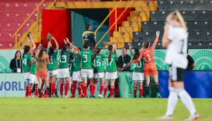 Tri Femenil celebrando la victoria 