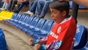 Aficionado del Toluca festejando un gol