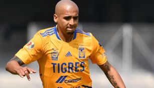 Luis Rodríguez en partido con Tigre