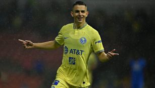 Álvaro Fidalgo en festejo con América