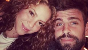 Shakira y Piqué posan juntos