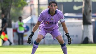 Jesús Corona en acción con Cruz Azul