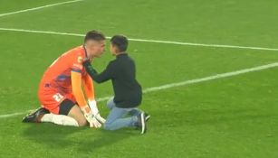 Video: Niño ingresó al campo para consolar a portero que admitió gol de último minuto