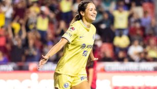 Scarlett Camberos celebra con las Águilas