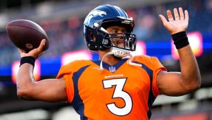 Russell Wilson de los Broncos de Denver previo a un juego de pretemporada