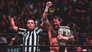 CM Punk venció a Jon Moxley