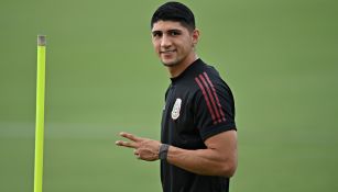 Alan Pulido en entrenamiento con México