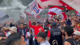 Afición rojiblanca llevó serenata a su equipo previo al Clásico Nacional