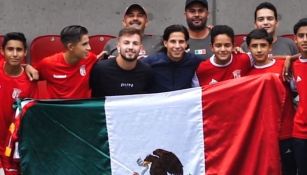 Diego Lainez y Eugenio Pizzuto convivieron con jóvenes futbolistas mexicanos del Sporting Braga