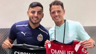 Alexis Vega posa con Javier Hernández