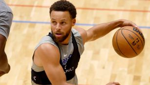 Stephen Curry en entrenamiento en Tokio