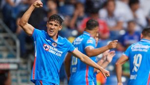 Uriel Antuna celebra con Cruz Azul