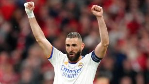 Benzema celebrando el título de Champions League con el Real Madrid 